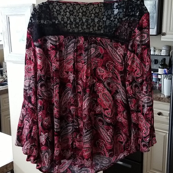 Paisley blouse with lace upper back - Picture 4 of 4